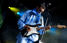 Uden turban, men med guitar. Foto: CC