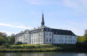 Syd for København ligger Bregentved Gods som et storslået vidnesbyrd på den danske adels svundne storhedstid.