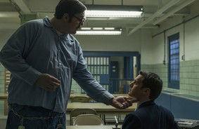 Cameron Britton som seriemorderen Ed Kemper over for Jonathan Groffs nytænkende FBI-agent Holden Ford i Mindhunter / Netflix