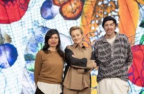 Vært Ane Cortzen og kunstnerne Henrik Vibskov og Lilibeth Cuenca Rasmussen. Foto: Peter Ramsø
