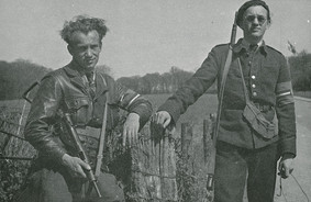 Frihedskæmpere i Haslev efter befrielsen. Frihedsmuseets fotoarkiv.